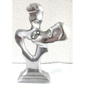 Danari The Kiss Mexico Modern Design Cast Aluminum Sculpture